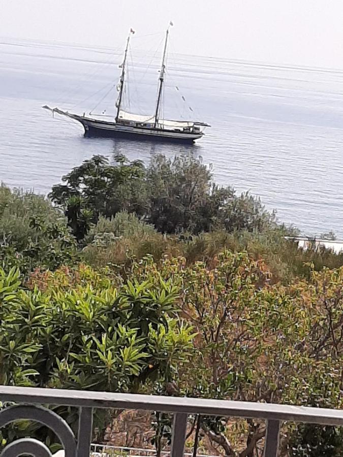 Villa Insolia Santa Marina Salina Buitenkant foto
